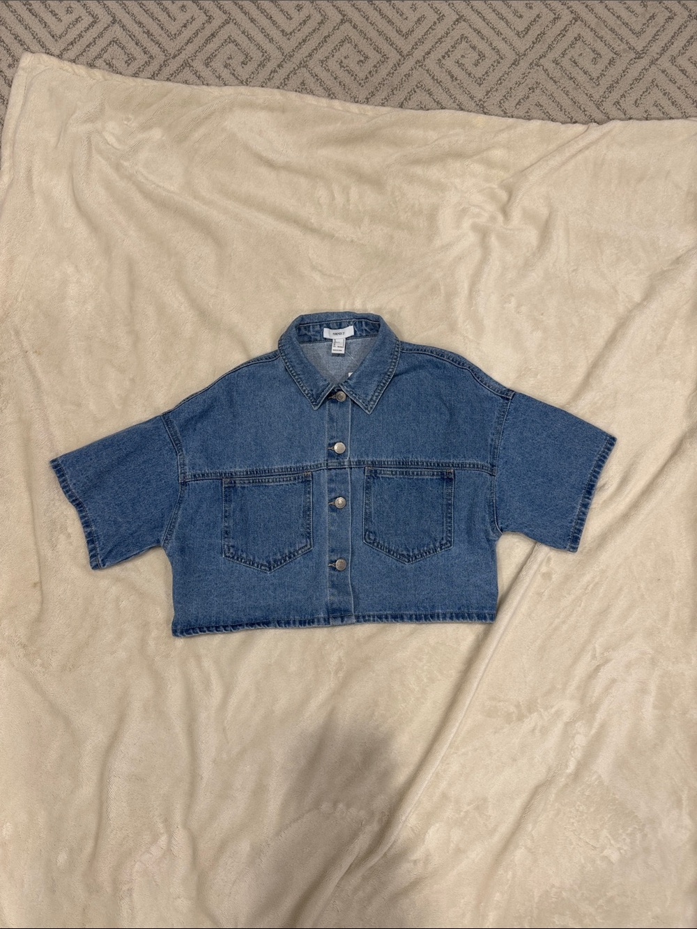 Forever 21 Short-Sleeve Cropped Denim Button-Front Shirt-size S (BNWT)